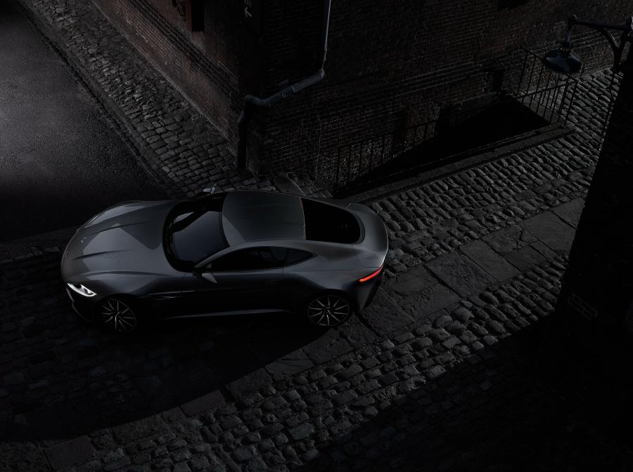  Aston Martin DB10 2015 года  (фото 22 из 35)
